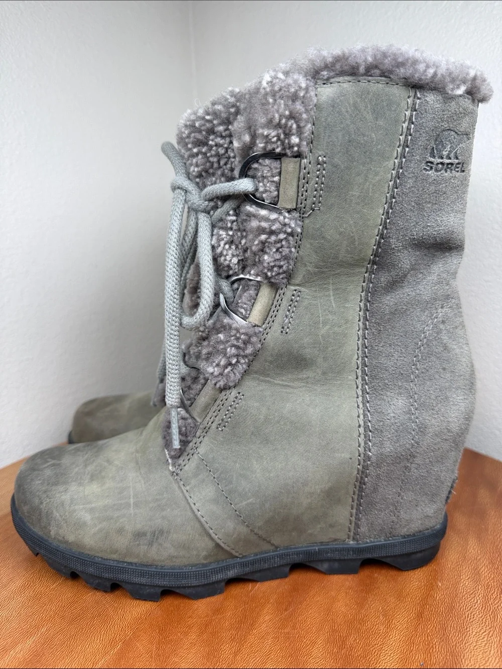 Sorel Joan Of Arctic Wedge II Women Gray NL3021-052 Shearling Snow Boot Size 8.5